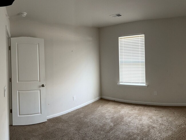 Building Photo - 4 Bedroom Single Family Home in Easley