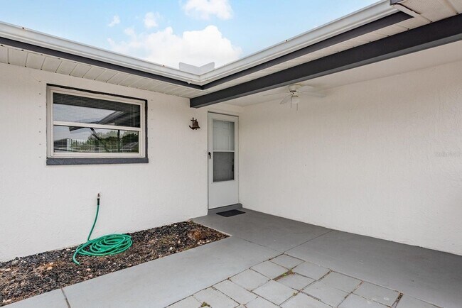 Building Photo - 10521 Oak Hill Dr