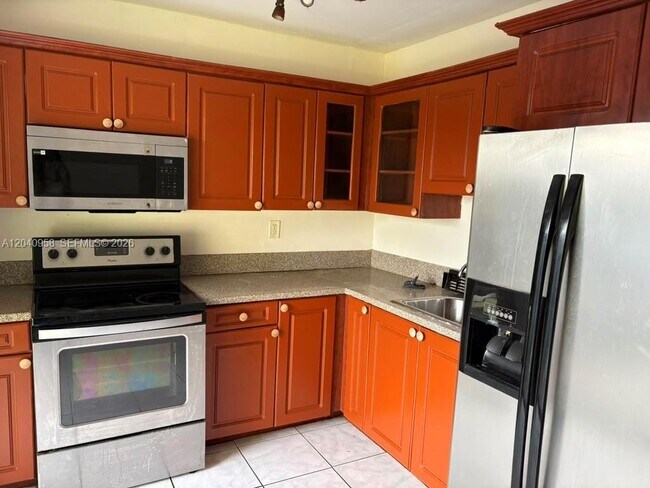 Building Photo - 5411 SW 38th Ct