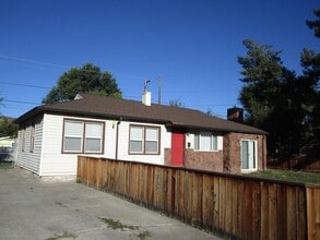 Building Photo - 207 SW Ewen St