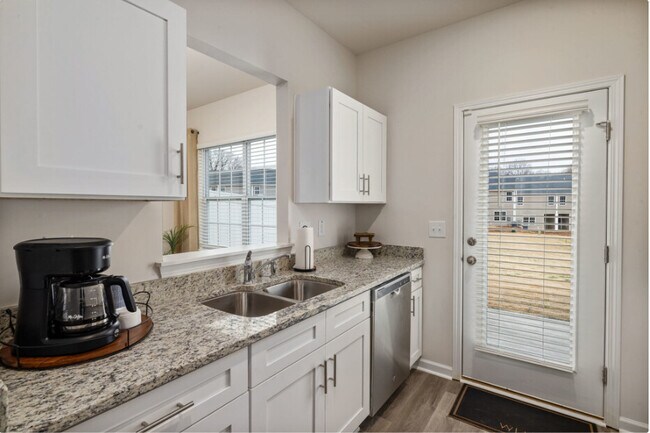 Building Photo - 8441 Jane Dr
