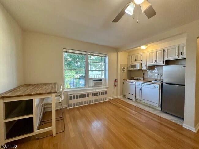 Foto del edificio - 6 Hillside Ave