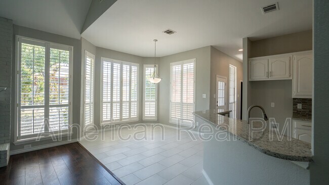 Foto del edificio - 728 Robin Meadow Dr