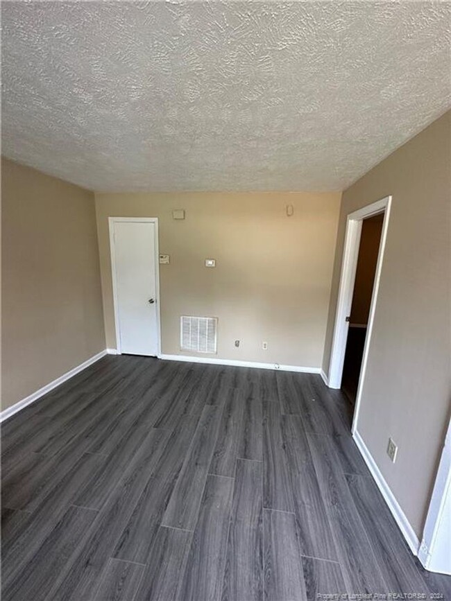 Building Photo - 4959 Fieldcrest Dr