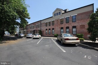 Building Photo - 20 Swan St