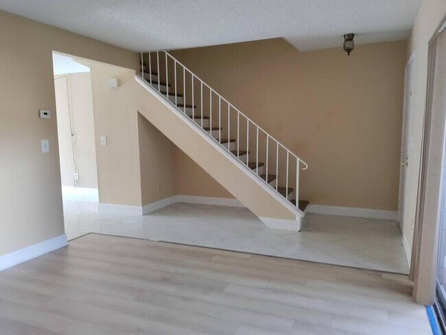 Building Photo - 3701 Pine Cone Cir