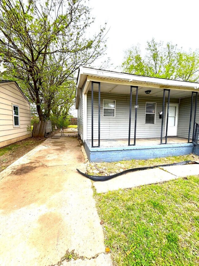 Building Photo - 2 Bed 1 Bath