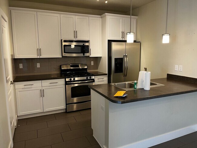 Building Photo - Fantastic SALT LAKE CITY Condo