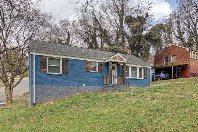 Building Photo - 1020 Buck Dr