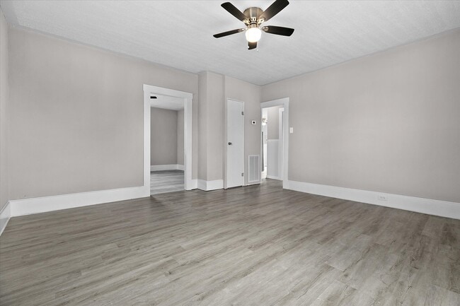 Building Photo - 1301 Pine St