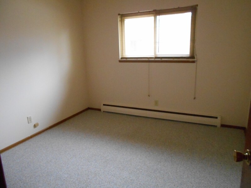 4215 S Vermont Ct, Saint Francis, WI 53235 Room for Rent in Saint