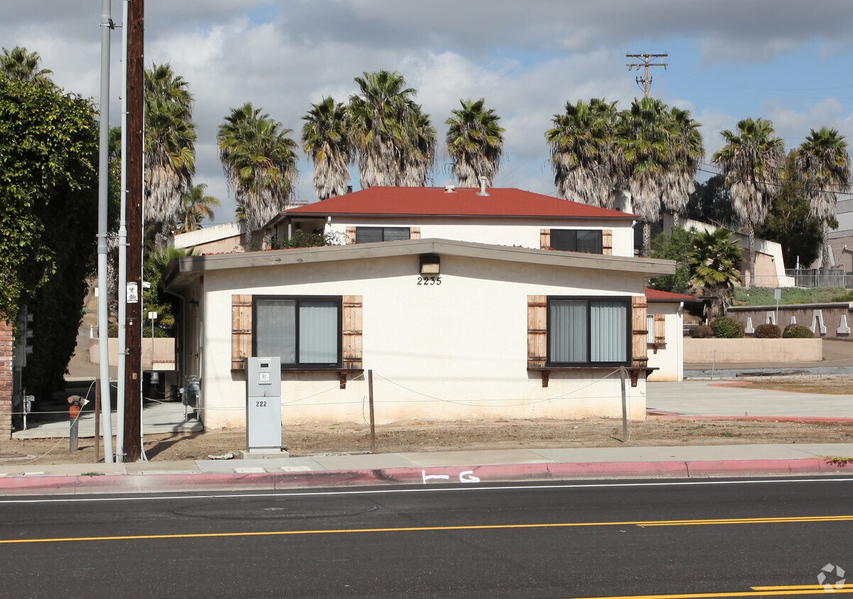 Foto del edificio - 2235 E 8th St
