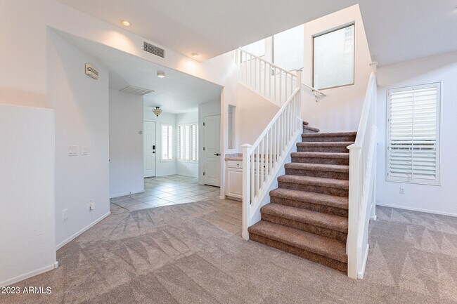 Building Photo - 7240 N Dreamy Draw Dr