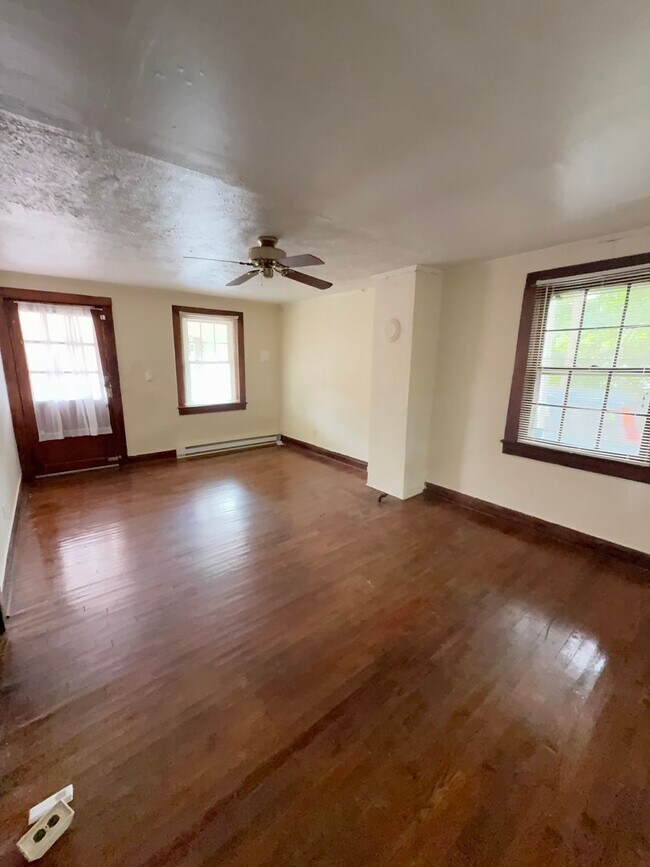 Foto del edificio - Downstairs Duplex 1 Bedroom, 1 Bath – Available Now | Downtown Chapel Hill
