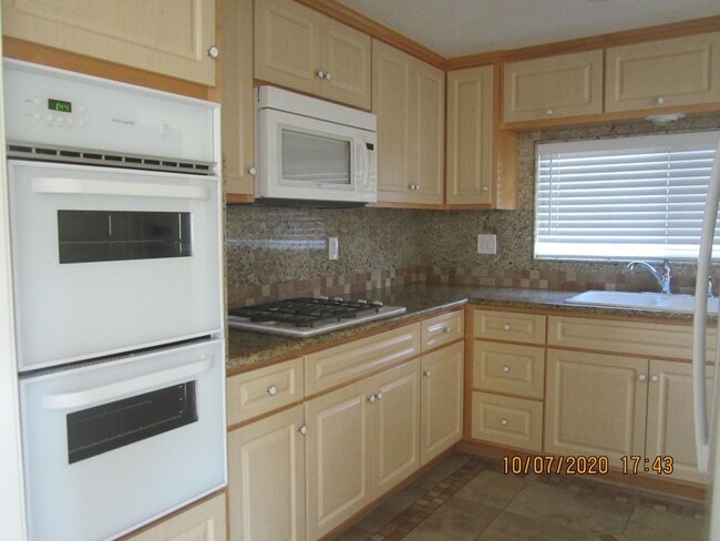 Building Photo - 3 br, 2.5 bath House - 726 SHERWOOD ST.