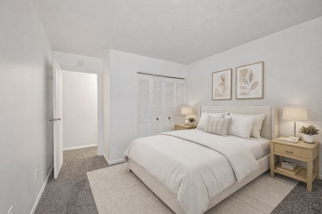 Building Photo - Somerford Square Apartments