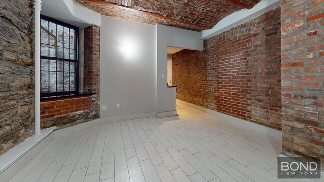 Building Photo - 336 E 18th St
