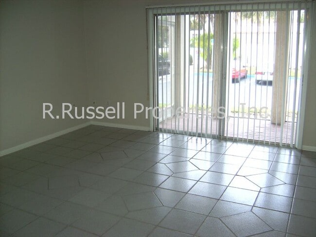 Foto del edificio - 540 Orange Dr