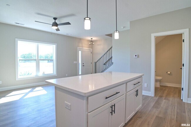 Building Photo - 1002 S 4th St