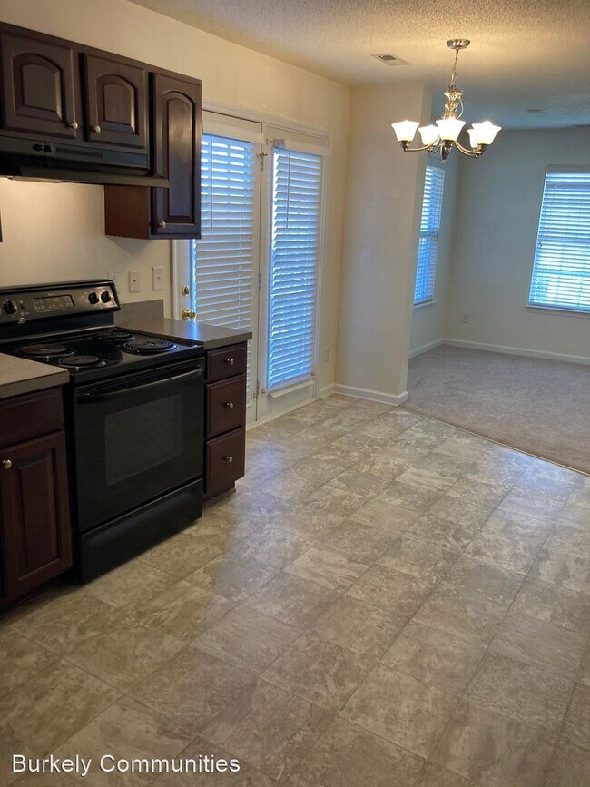 Foto del edificio - 3 br, 2 bath House - 605 Spring Leaf Ct.