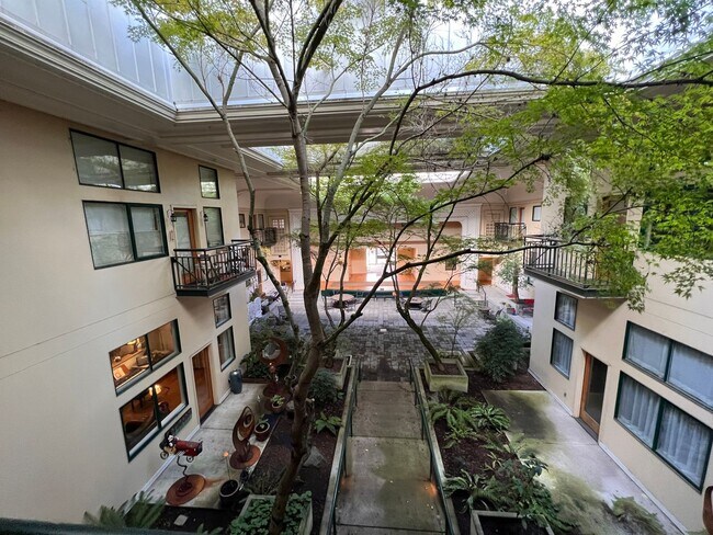 Foto del edificio - Historic Lincoln School Condo in downtown Eugene