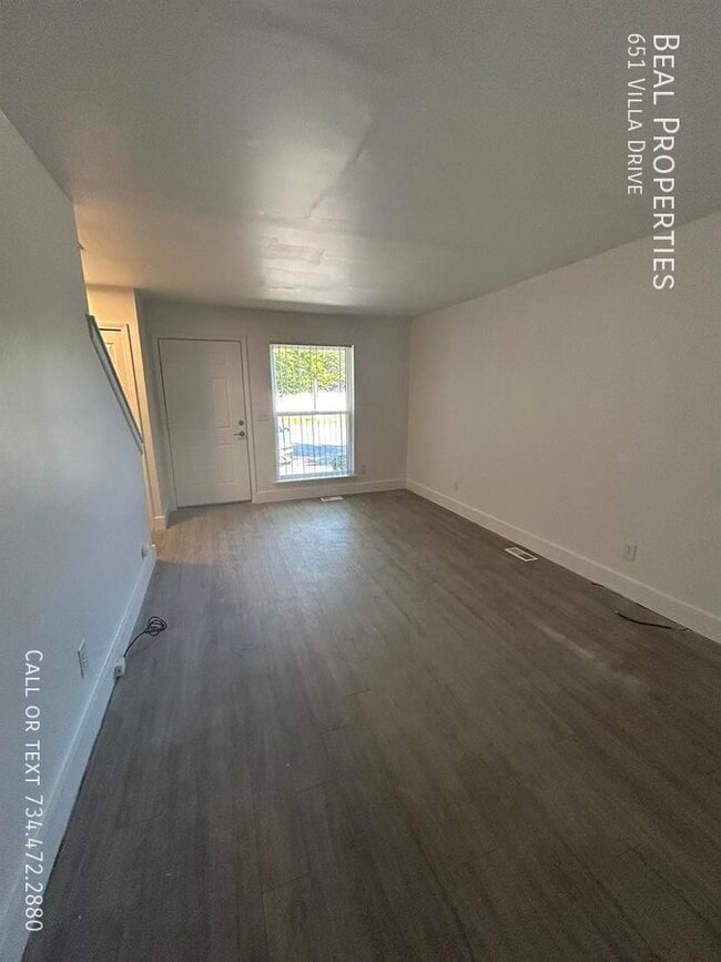 Building Photo - 651 Villa Dr