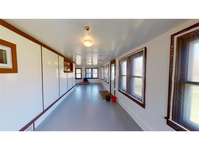 Building Photo - 245 S Main St