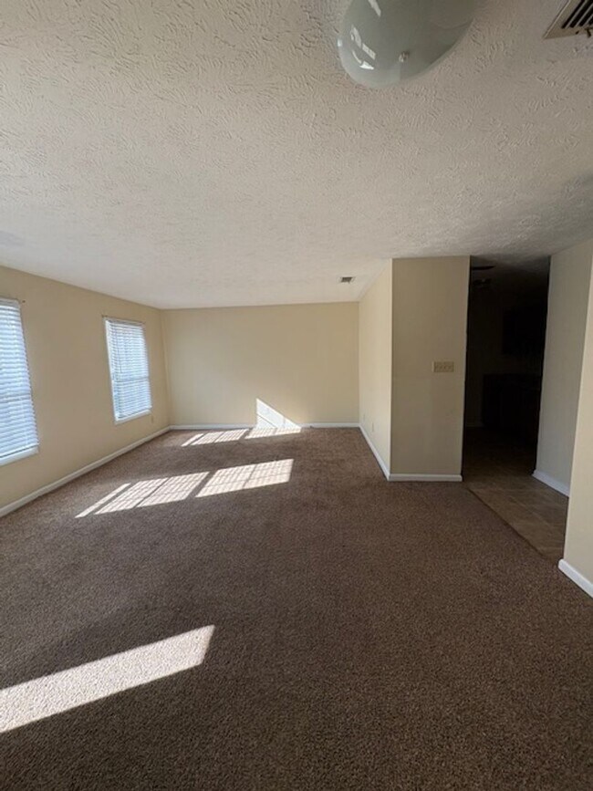 Foto del edificio - 3820 John Marshall Rd