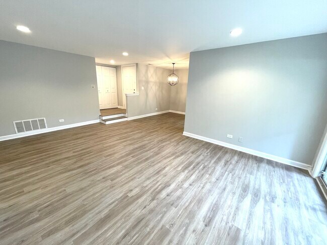 Foto del edificio - 1231 N Streamwood Ln