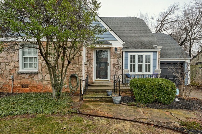 Foto del edificio - Remodeled 4BD/3BTH With a Single Car Garage Home Near Penn Square Mall and Classen Curve