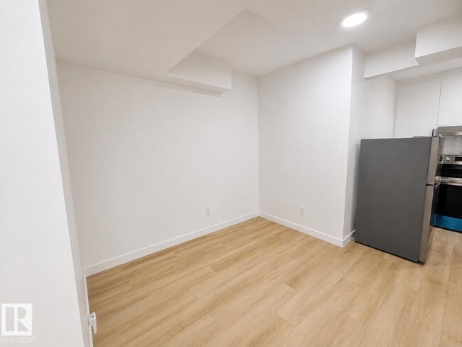 Building Photo - #BASEMENT 1913 209A ST NW