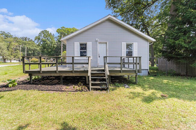 Building Photo - 1119 N Twyckenham Dr
