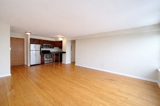 Foto del edificio - 4180 N Marine Dr