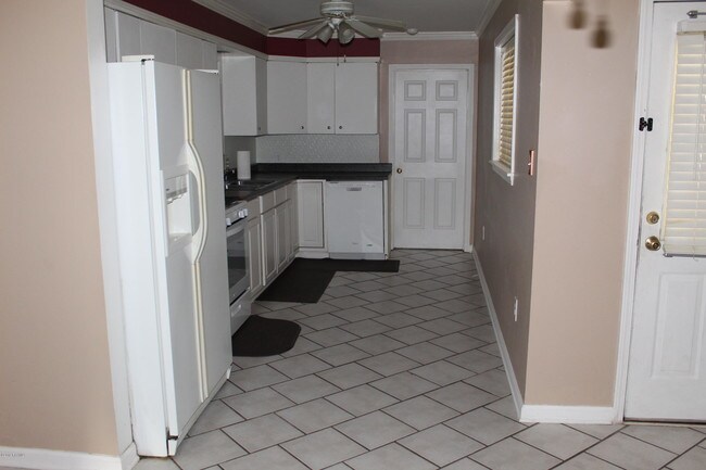 Building Photo - 126 John Wayne Dr