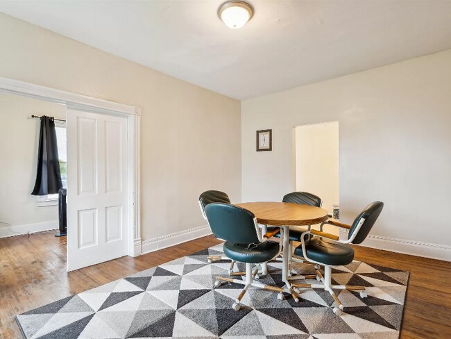 Building Photo - 1021 Walnut St