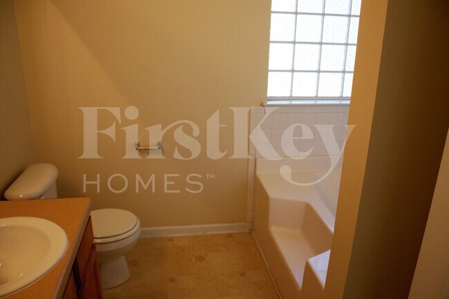 Building Photo - 141 Edison Dr