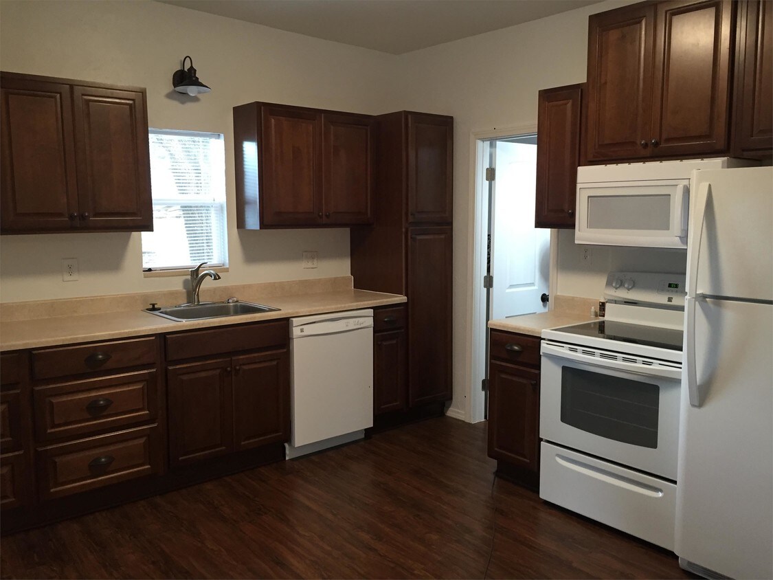 524 N 1st St Unit 1, Guthrie, OK 73044 Apartment for Rent in Guthrie