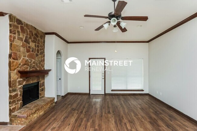 Building Photo - 3 Bedroom Pet-Friendly Home in ALVARADO, TX with Main Street Renewal