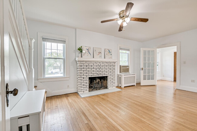 Foto del edificio - 364 Brightwood Ave