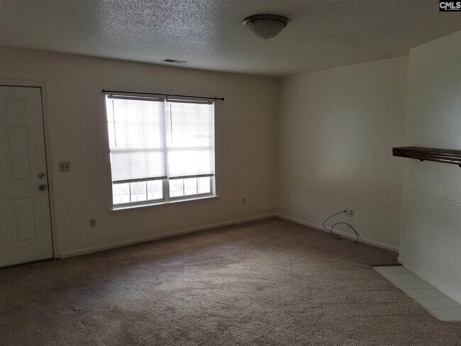 Building Photo - 120 Country Town Dr