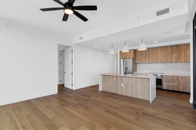 Building Photo - 84 East Ave