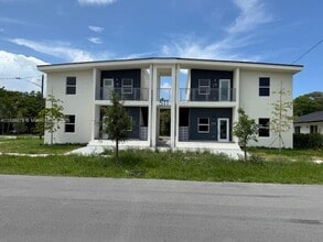 Building Photo - 511 SW 1st Ave