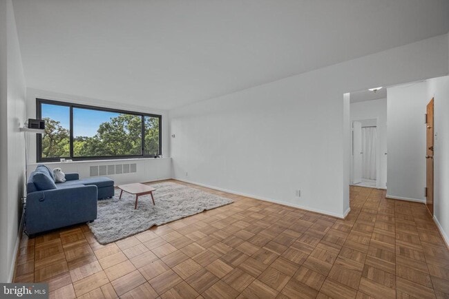 Foto del edificio - 4200 Cathedral Ave NW