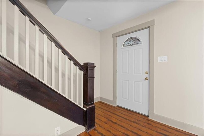 Building Photo - 832 Lilac St