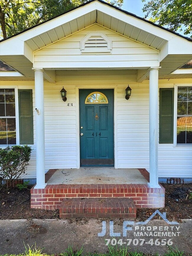 Building Photo - Cute 3Bed/2 Bath Ranch in Rockwell!