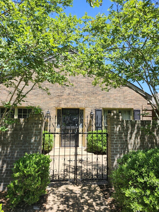 Building Photo - 2983 Old Farm Rd