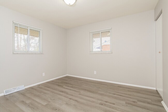 Foto del edificio - Charming 3-Bedroom Brick Ranch