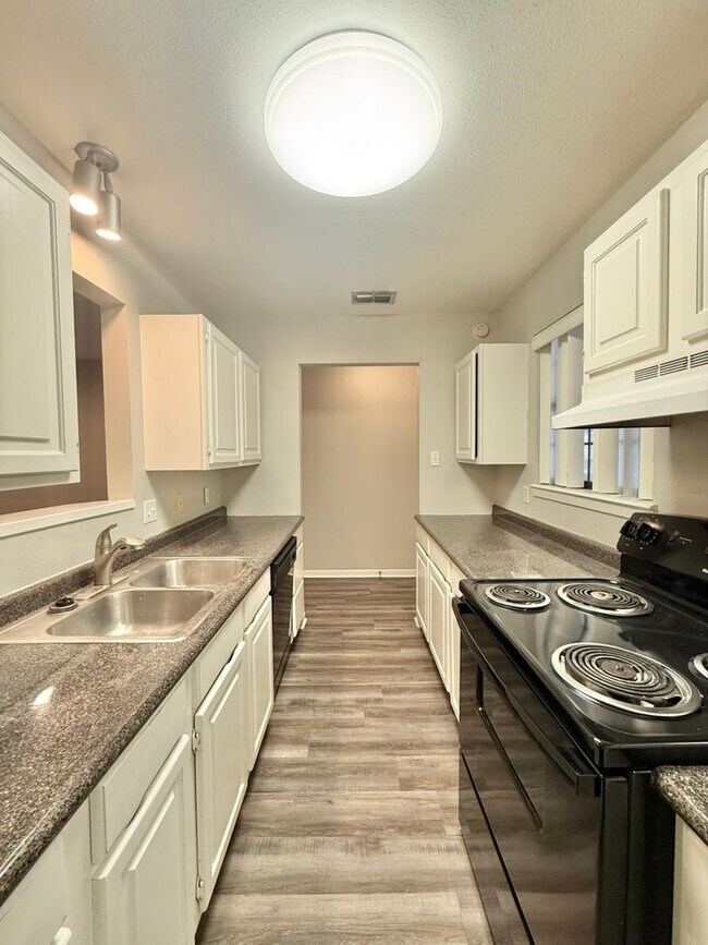 Foto del edificio - Langley Westminster Duplex