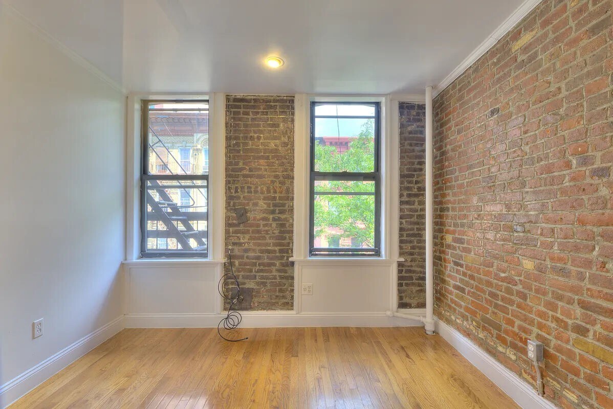 Primary Photo - 86 E 3rd Street