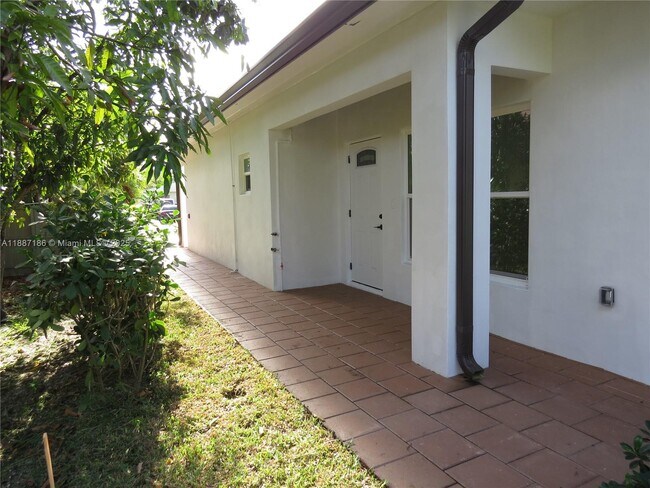 Foto del edificio - 1671 SW 44th Terrace